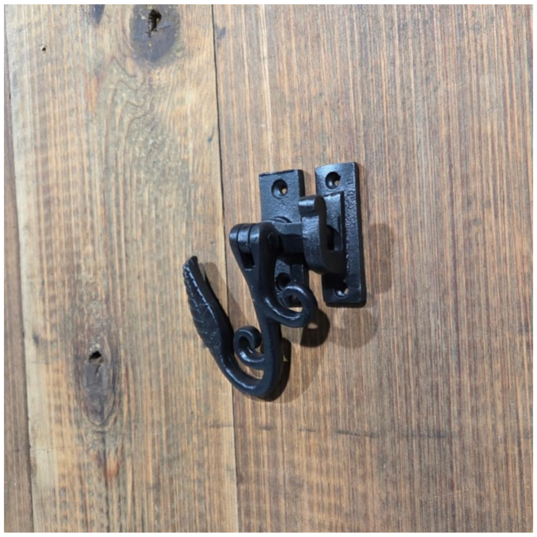 Pestillo de hierro de castillo inglés antiguo