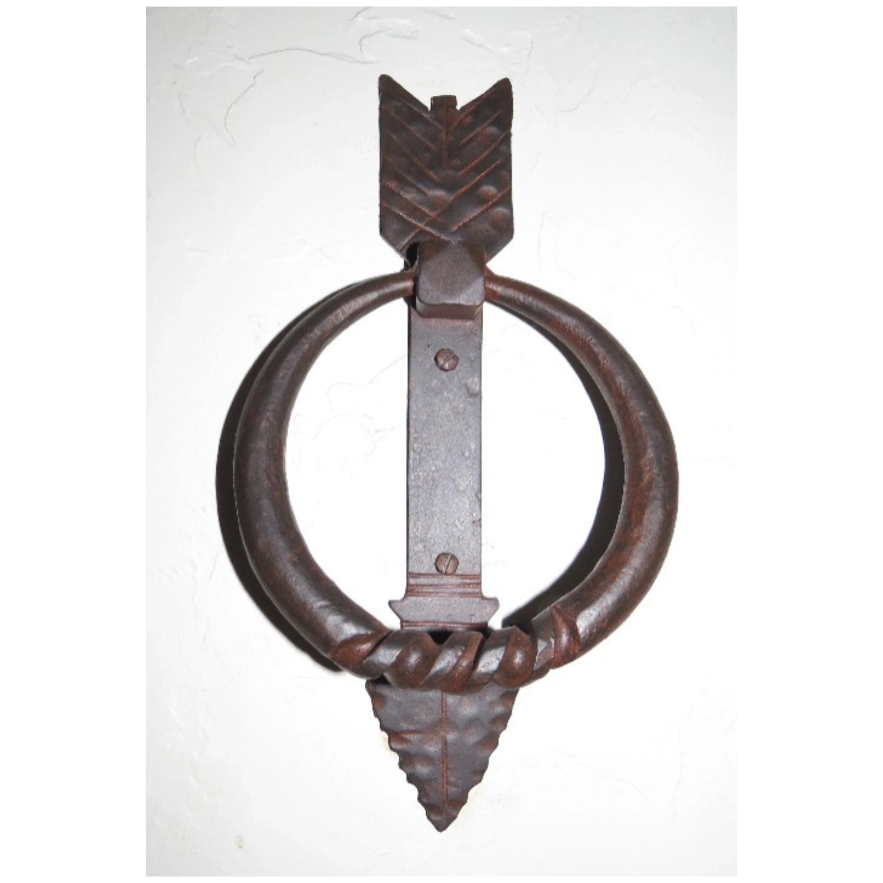 Auténtico aldaba de puerta con punta de flecha/tirador de anillo.