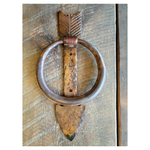 Auténtico aldaba de puerta con punta de flecha/tirador de anillo.