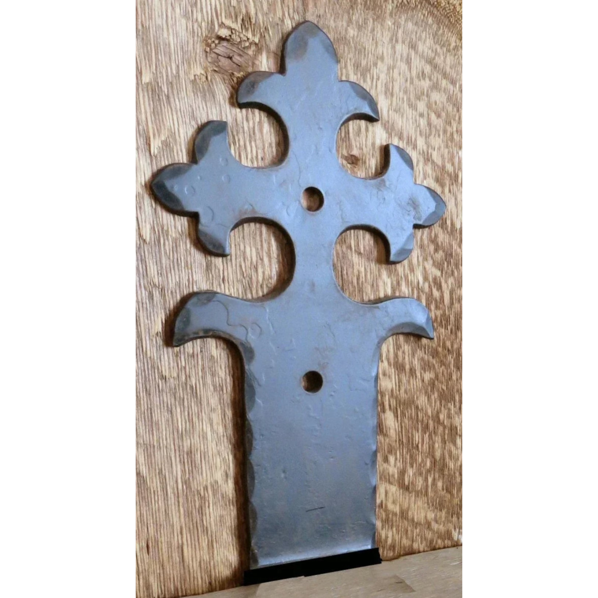 Base de poste de montaje empotrado de hierro gótico portugués