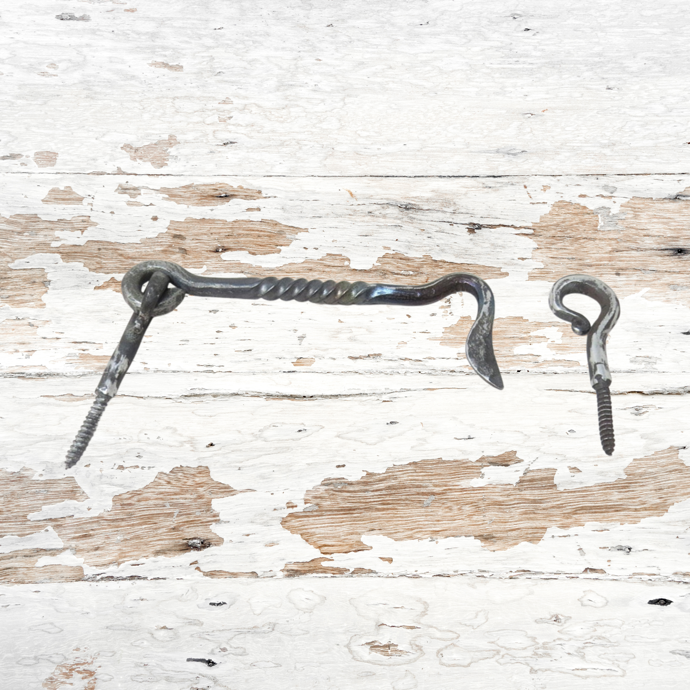 Twisted Hook and Eye Lags