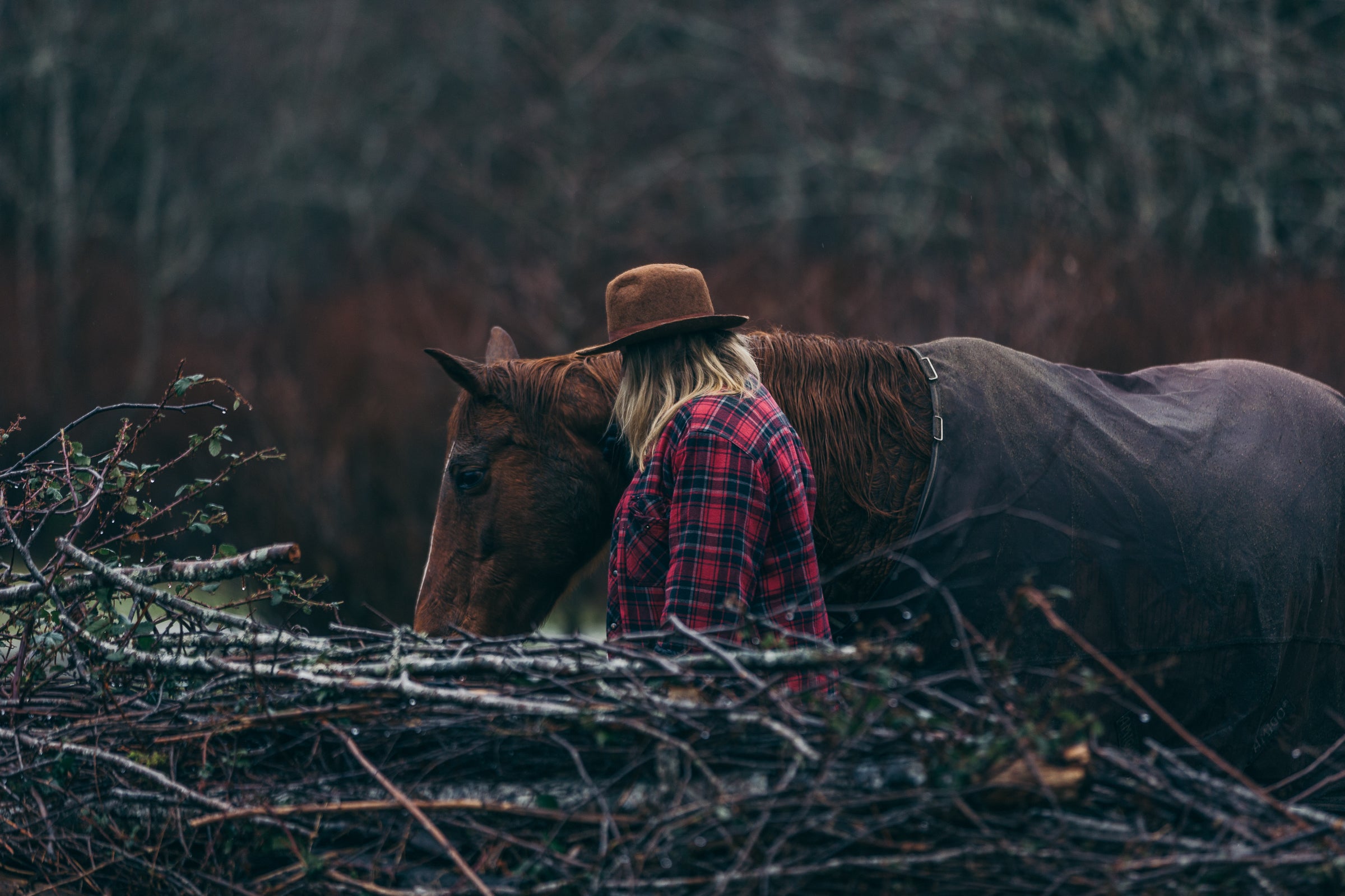 files/a-cowgirl-and-her-horse.jpg