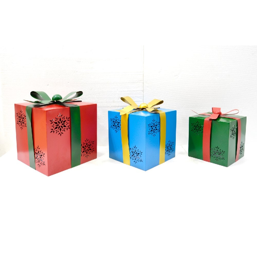 Set of 3 Christmas Gift Box Garden Stakes with Snowflake Cutouts Holiday Ornaments Christmas