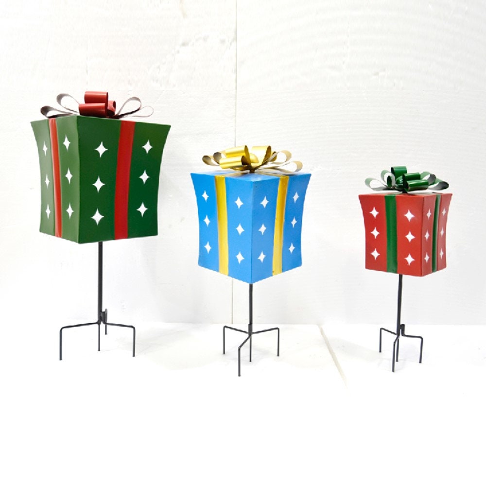 Set of 3 Assorted Iron Christmas Gift Box Garden Stakes Holiday Ornaments Christmas