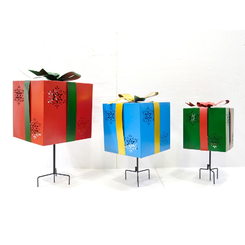 Set of 3 Christmas Gift Box Garden Stakes with Snowflake Cutouts Holiday Ornaments Christmas