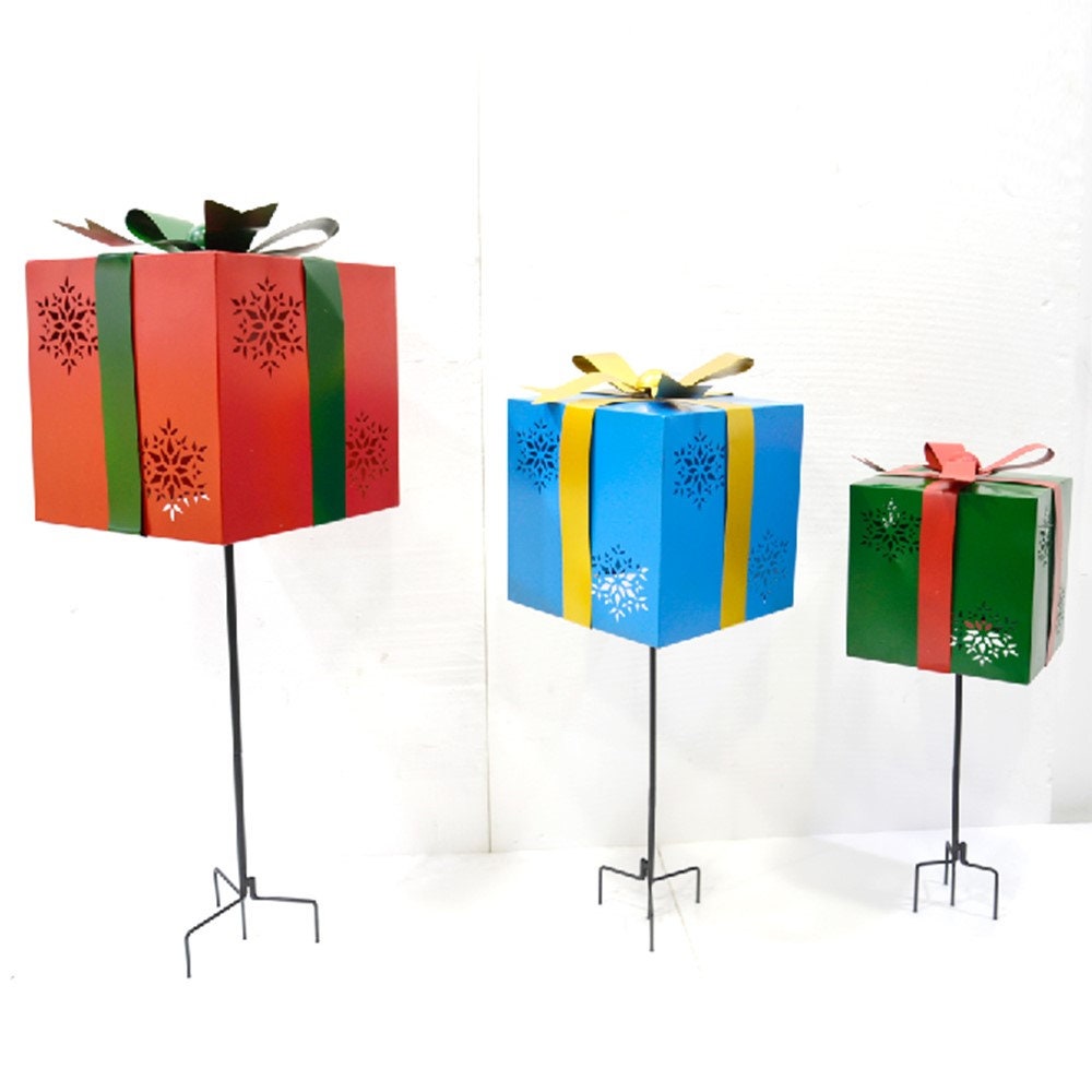 Set of 3 Christmas Gift Box Garden Stakes with Snowflake Cutouts Holiday Ornaments Christmas