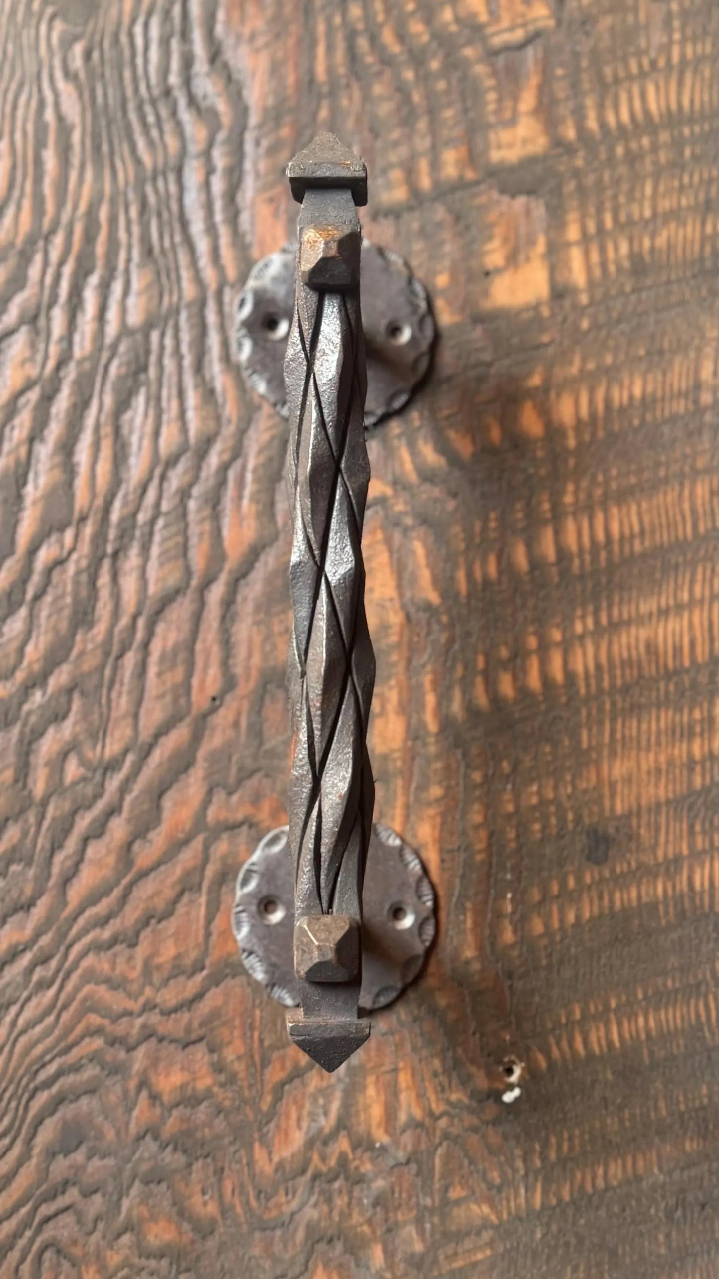 CLEARANCE- River Twist Iron Cabinet Handle