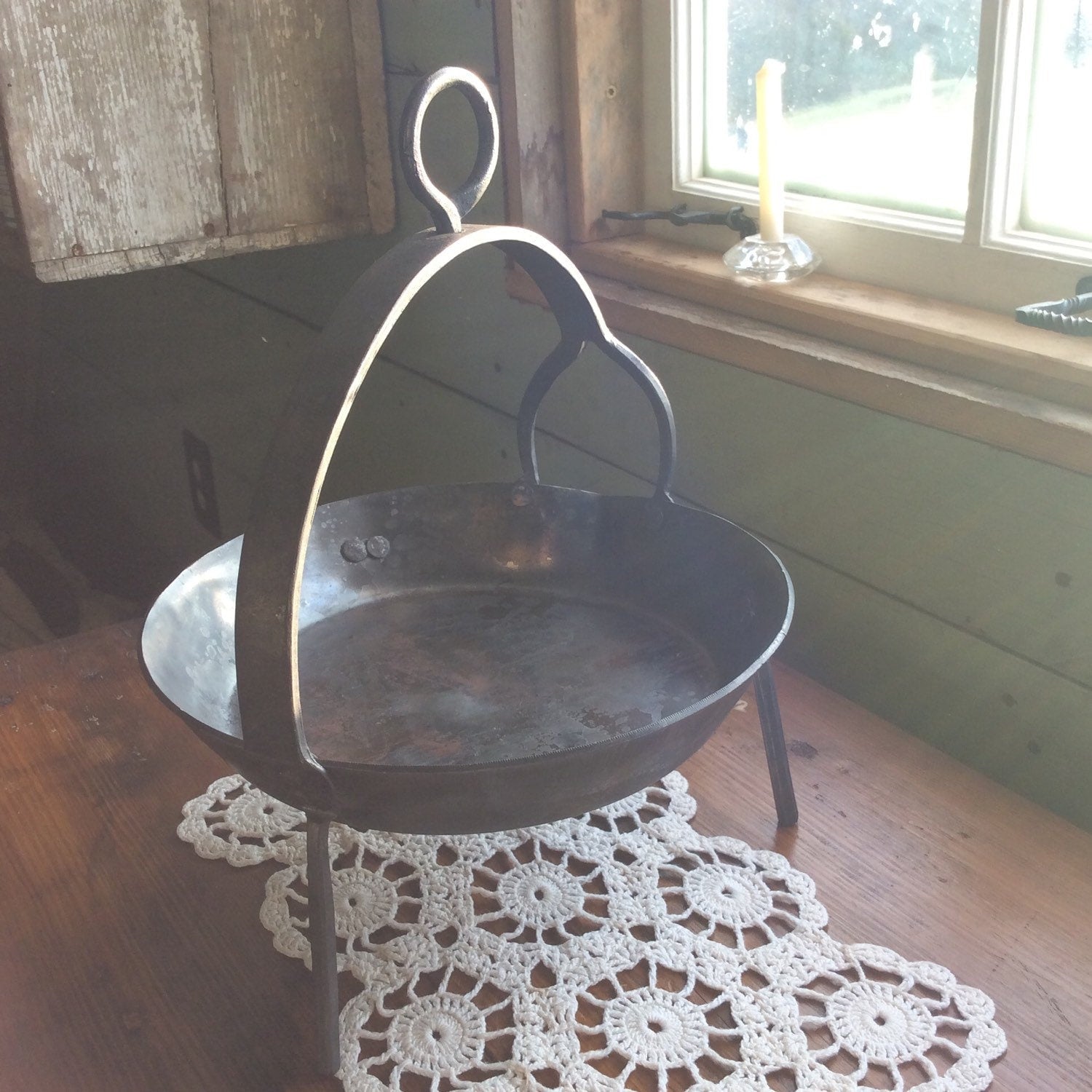 Spider hanging frypan