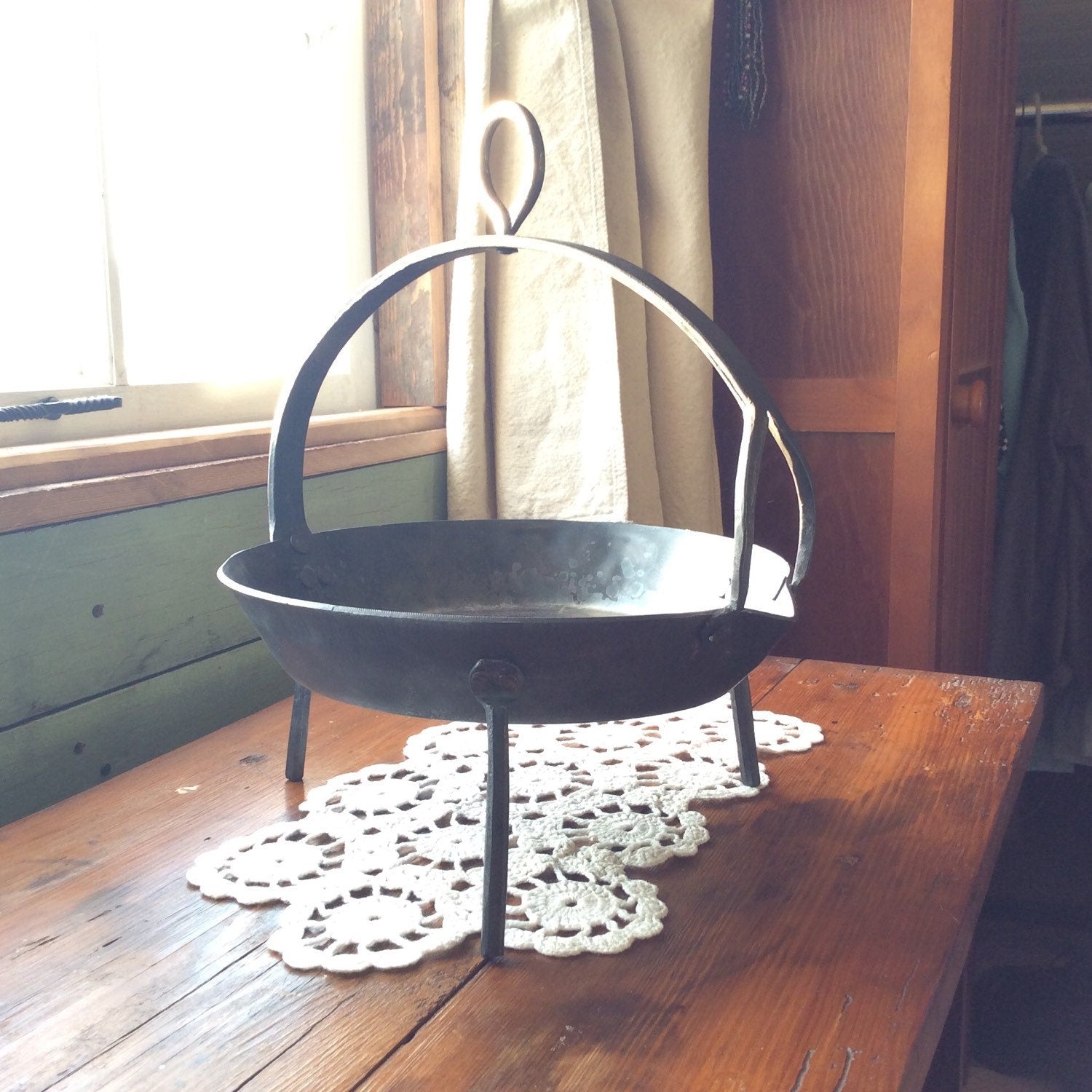 Spider hanging frypan