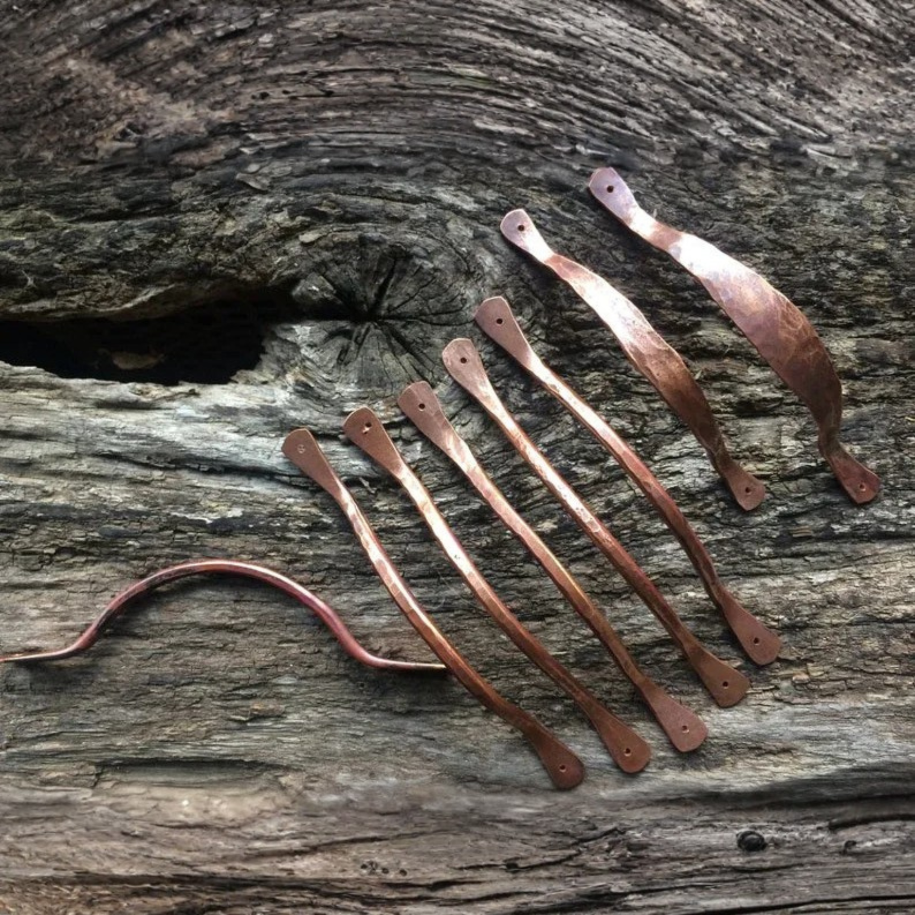 Très petites poignées de tiroir en cuivre massif forgées à la main délicates