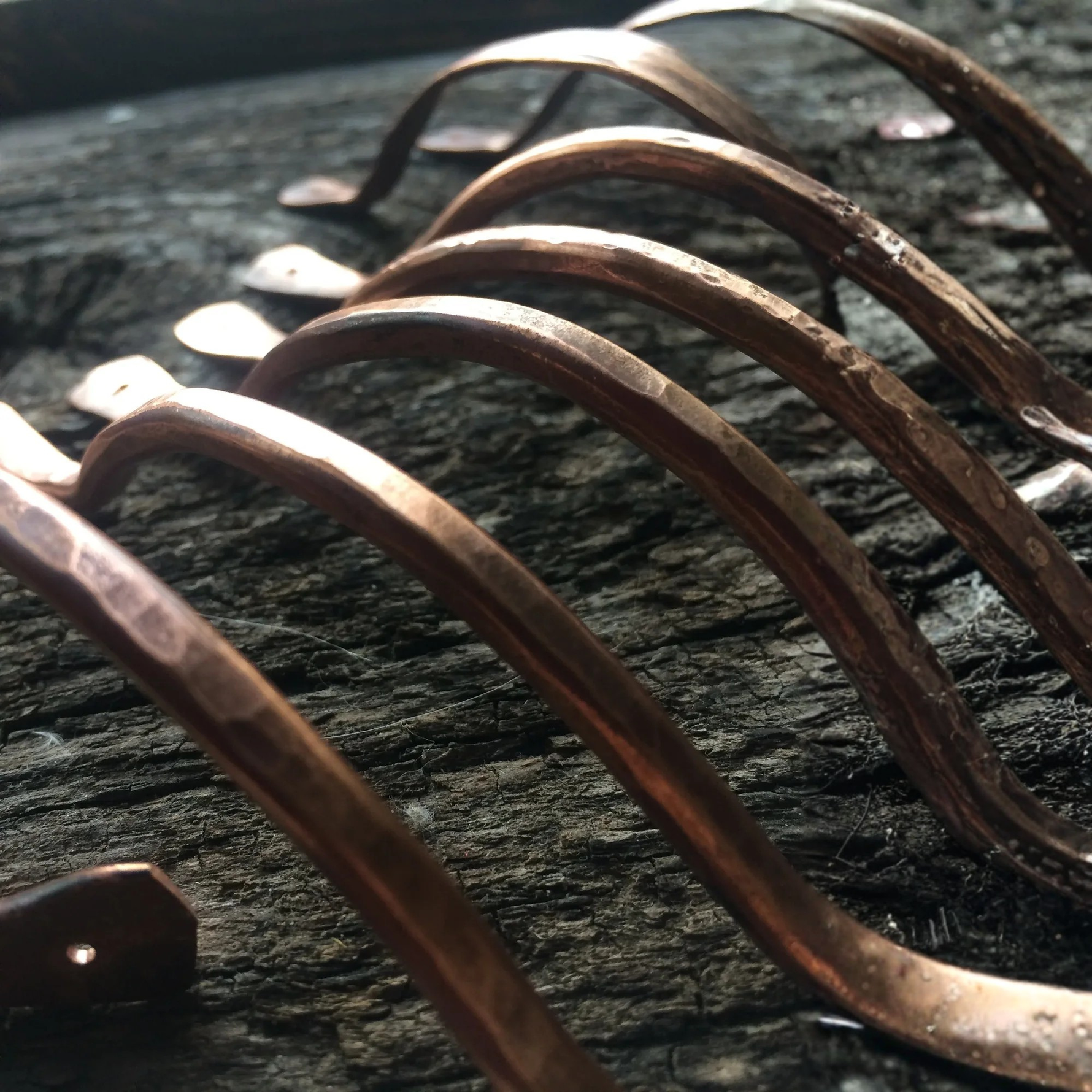 Très petites poignées de tiroir en cuivre massif forgées à la main délicates