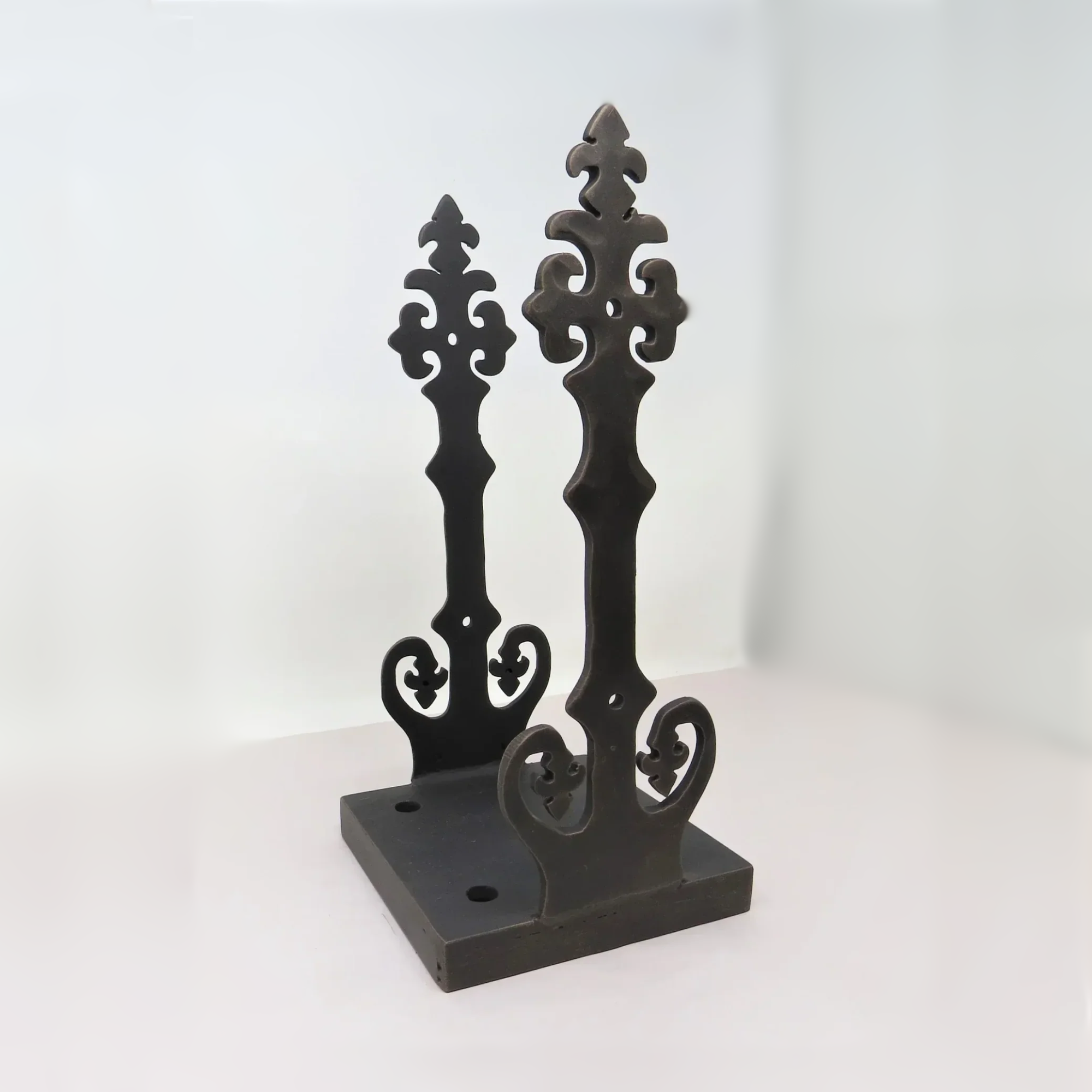 Base de poste de montaje empotrado de hierro renacentista