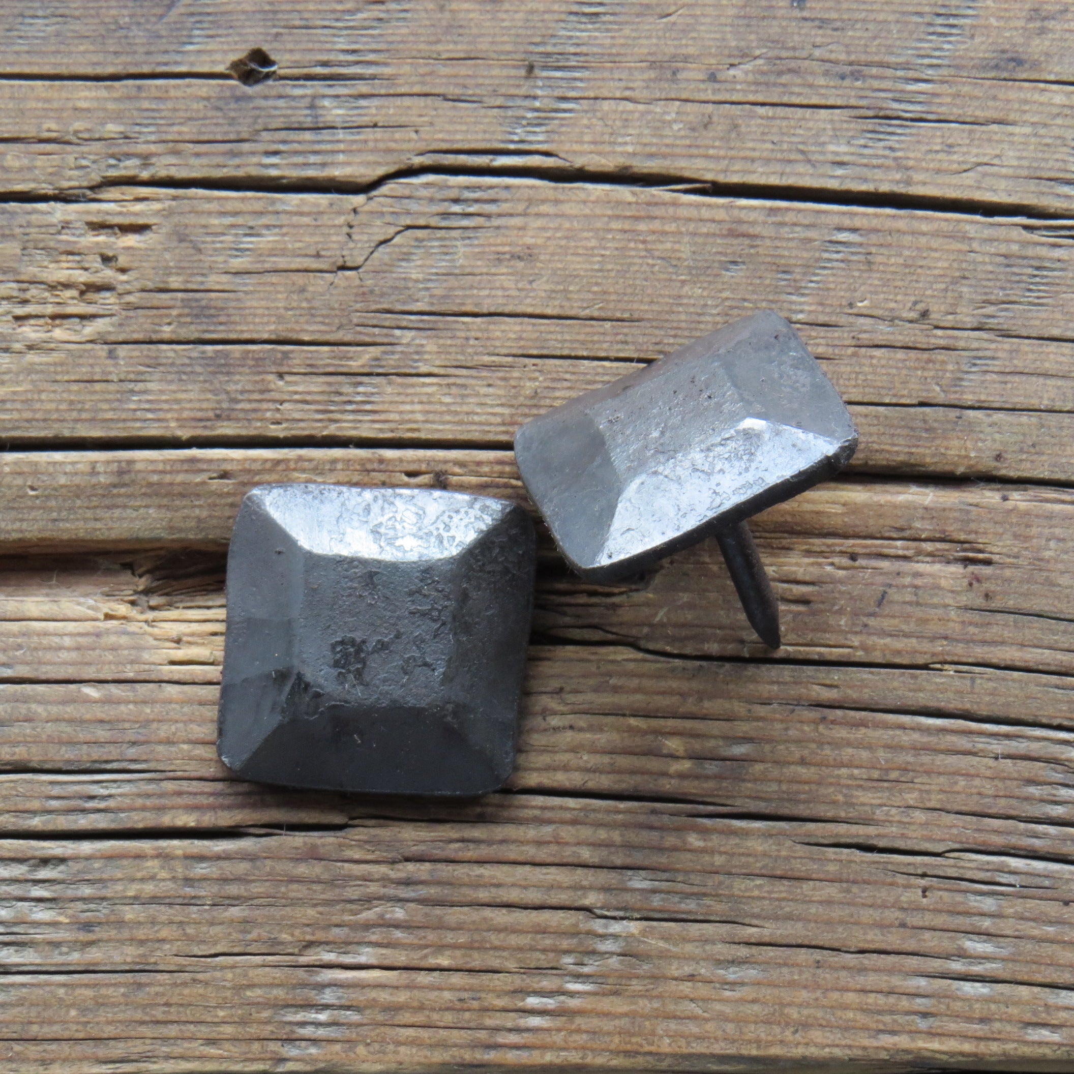 1" Square Plateau Hammered Head Nail
