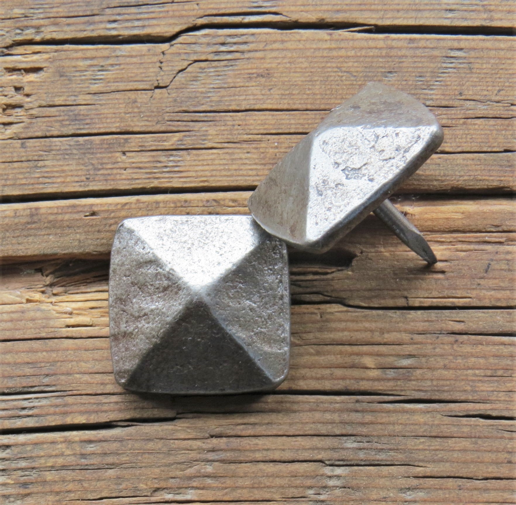 1" Square Hammered Pyramid Head Nails