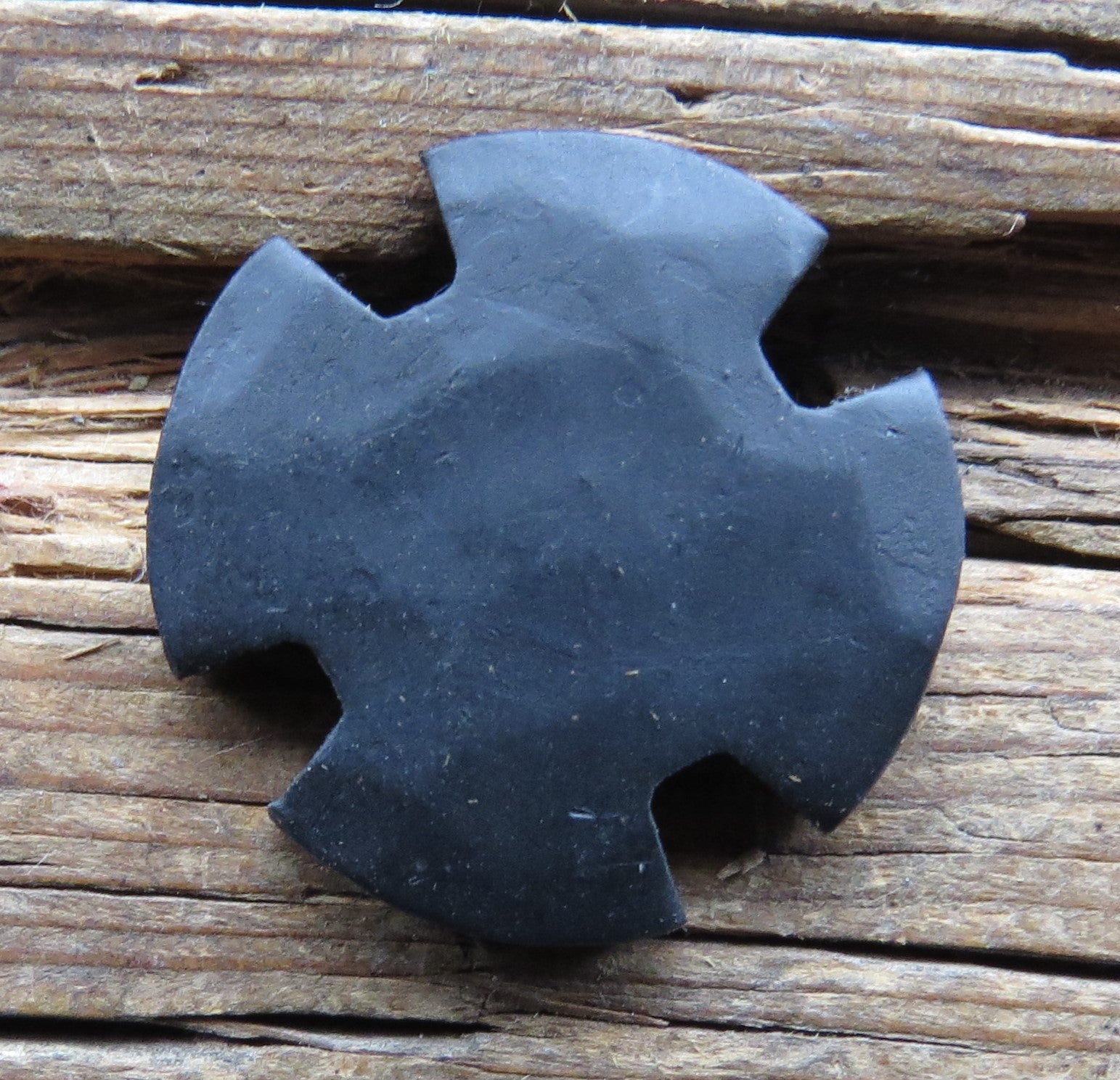 Clou à tête ronde crantée de 1 po