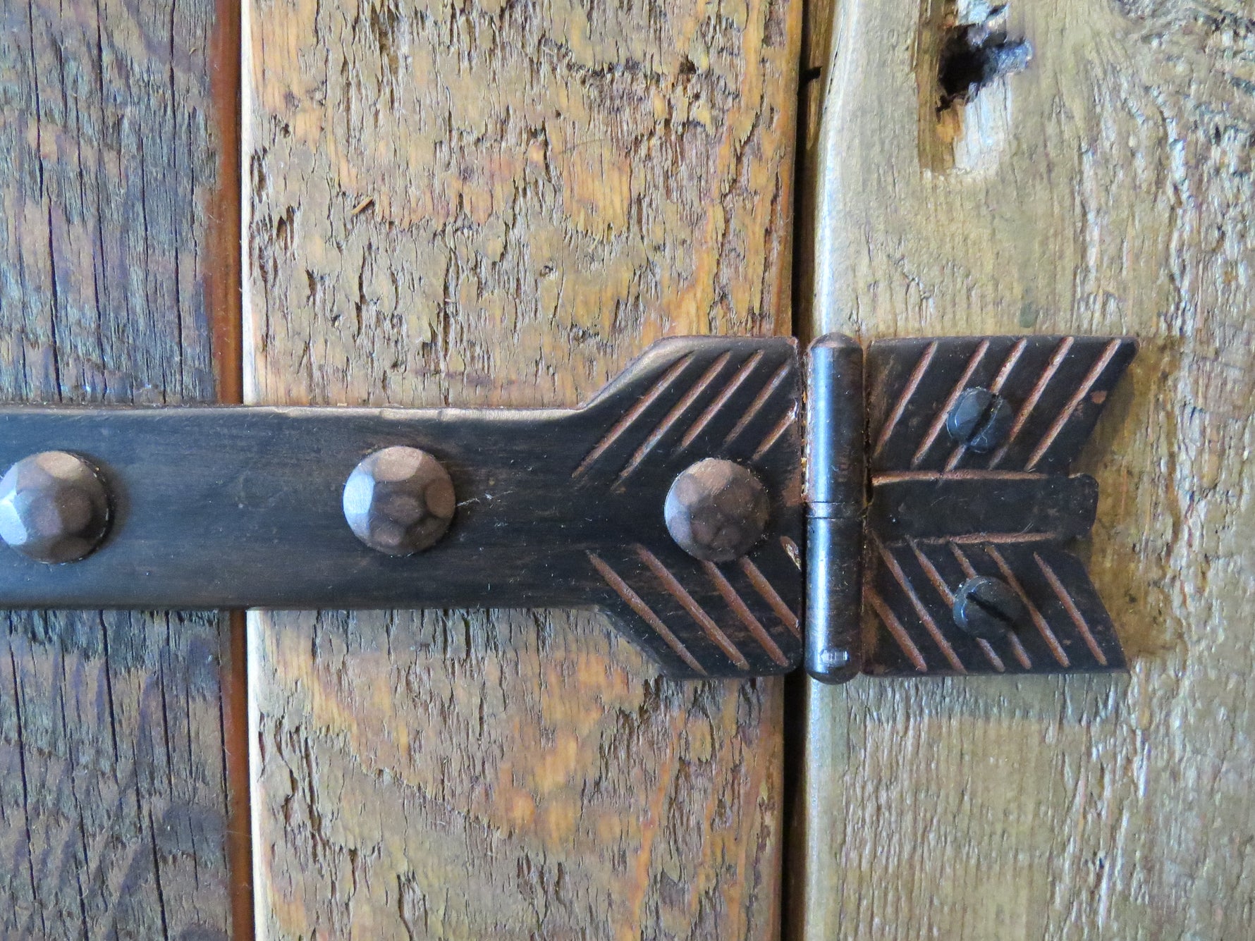 Authentic Arrowhead Iron Functioning Hinge Strap