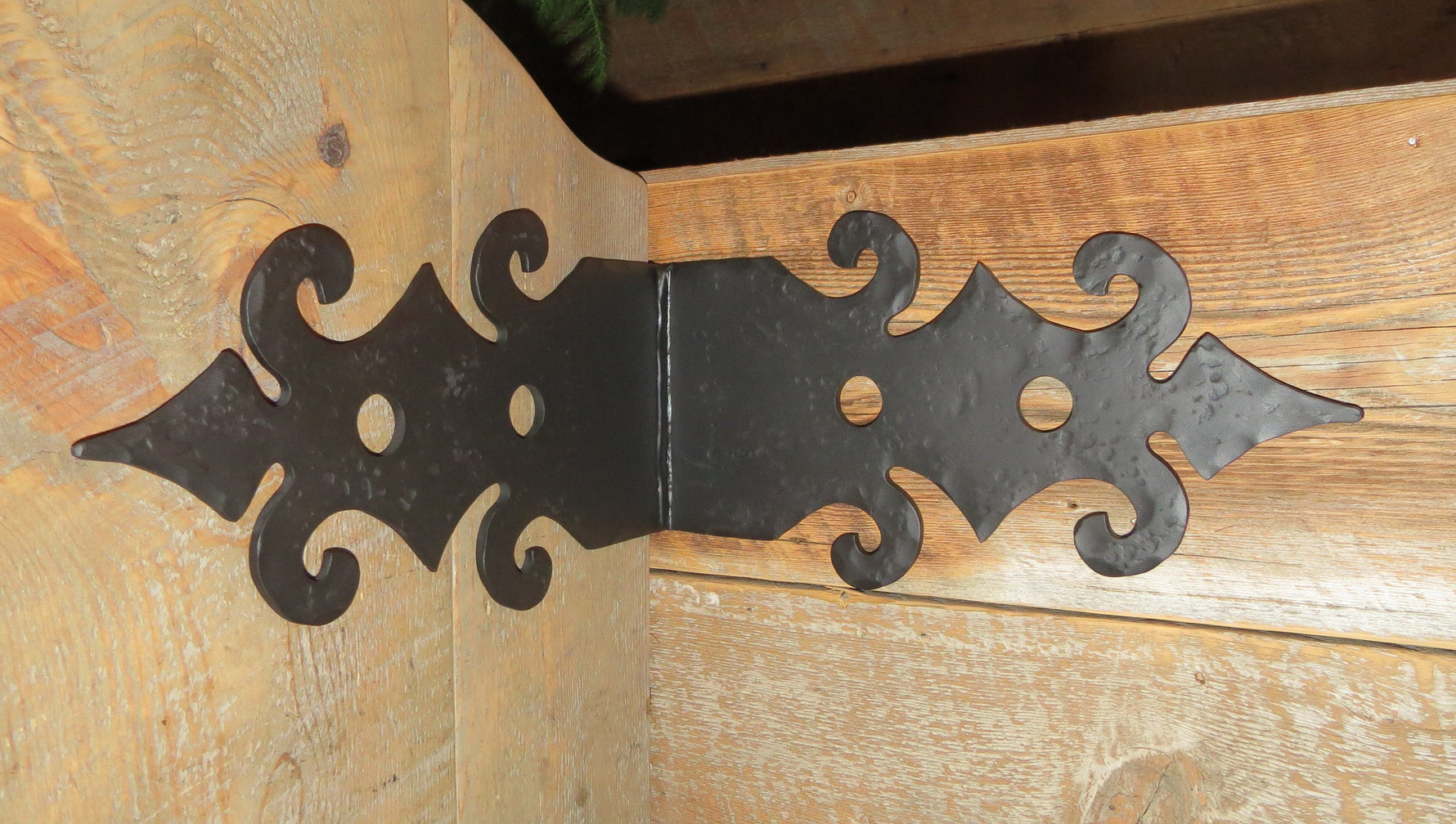 Angulo de hierro románico