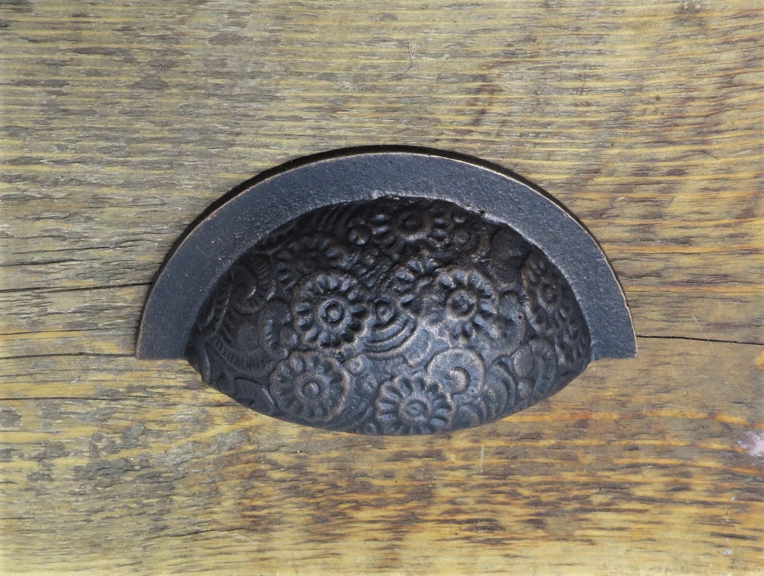 Floral Embossed Cup Pull