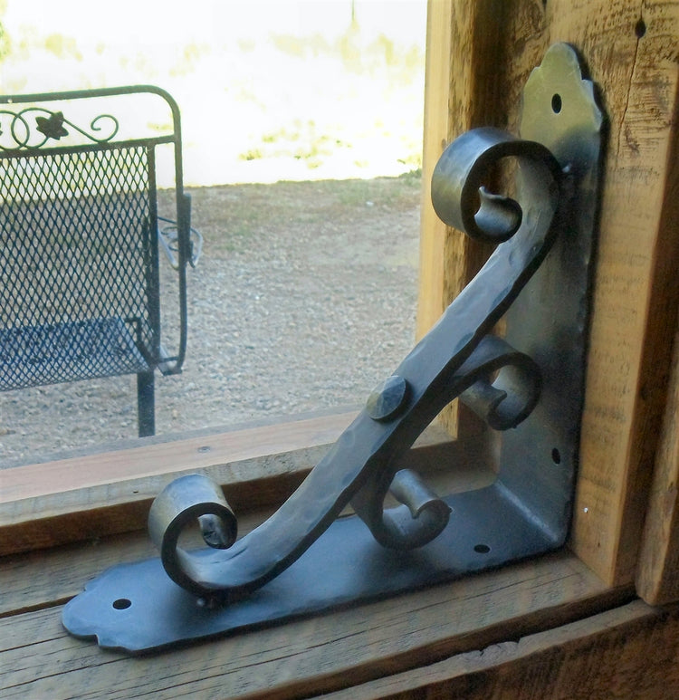 WCC-307 Classic Iron Corbel