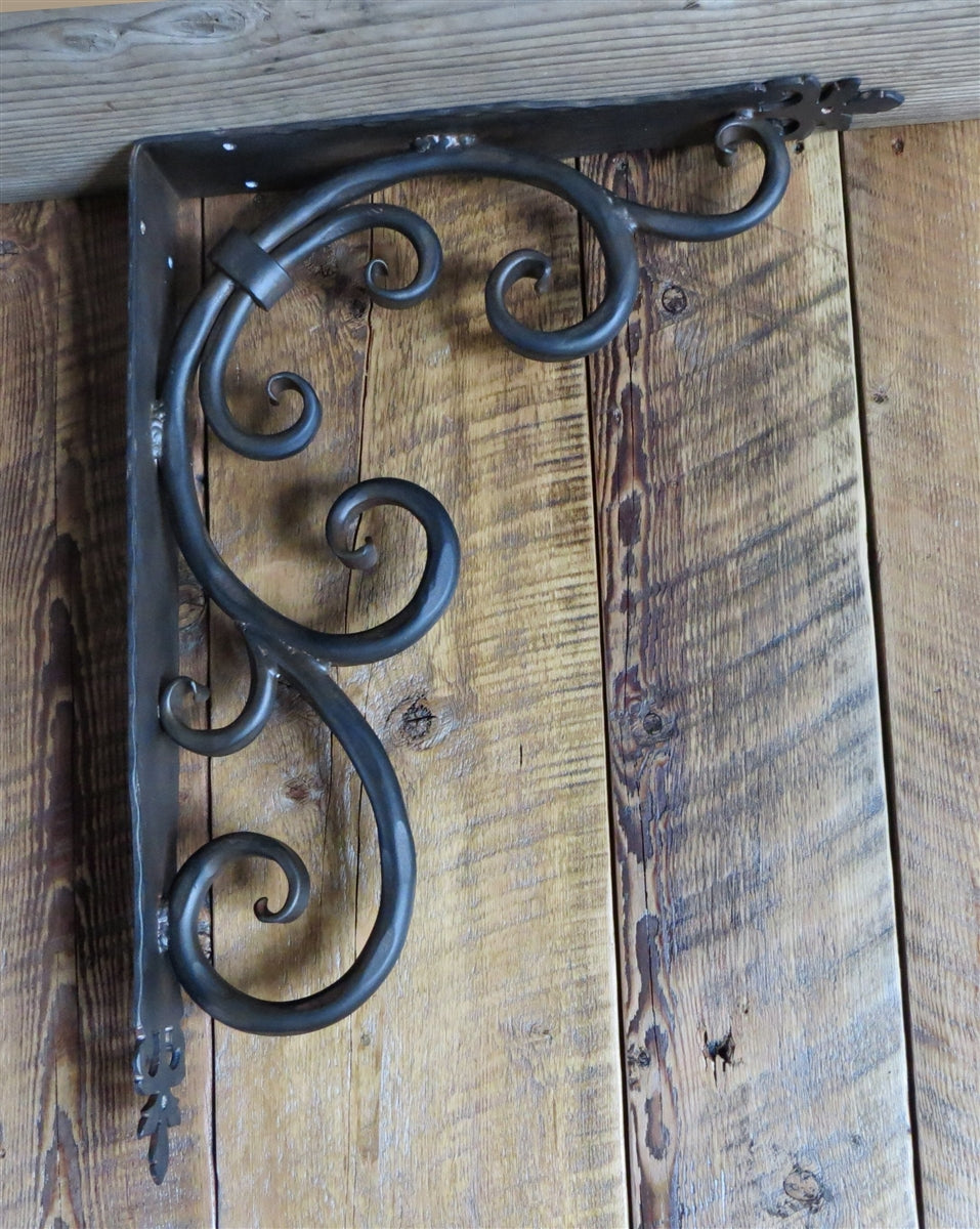 WCC-324 Roman Acanthus Iron Corbel