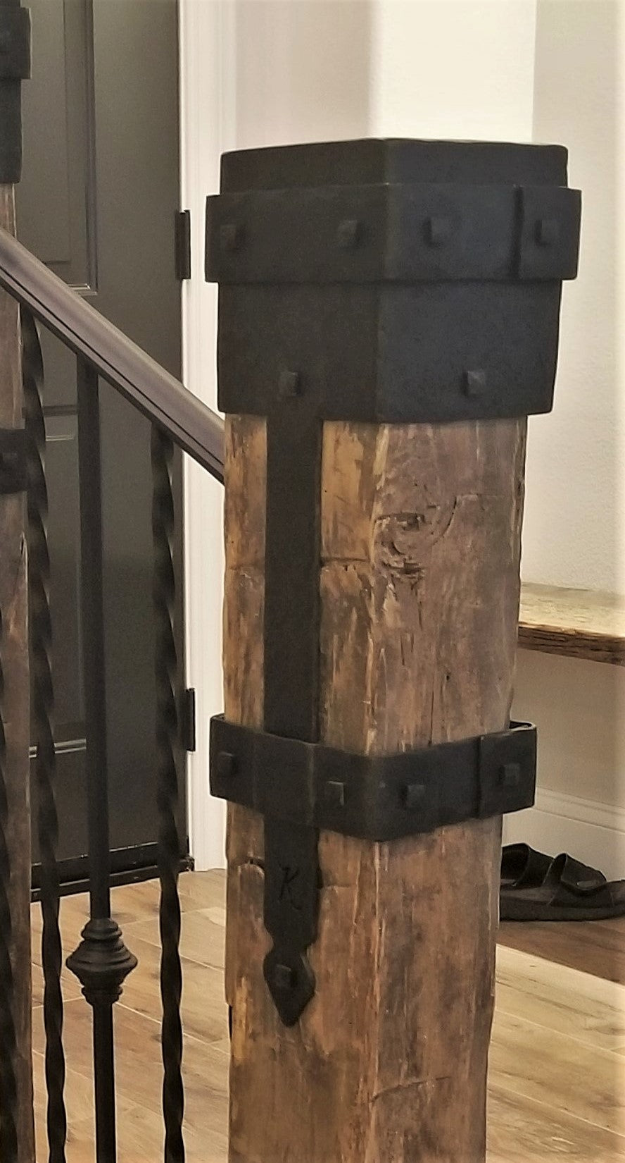 Tapa de poste de hierro rústico