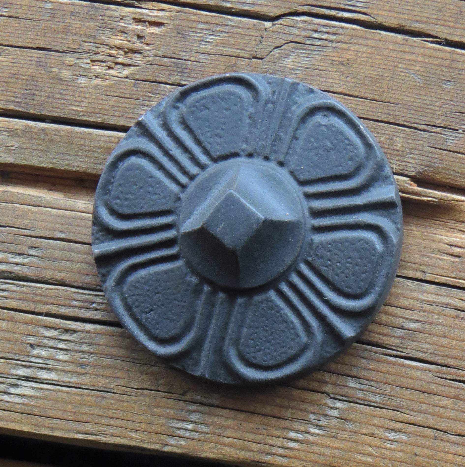 Clou rond en fer gaufré de 1 5/8"