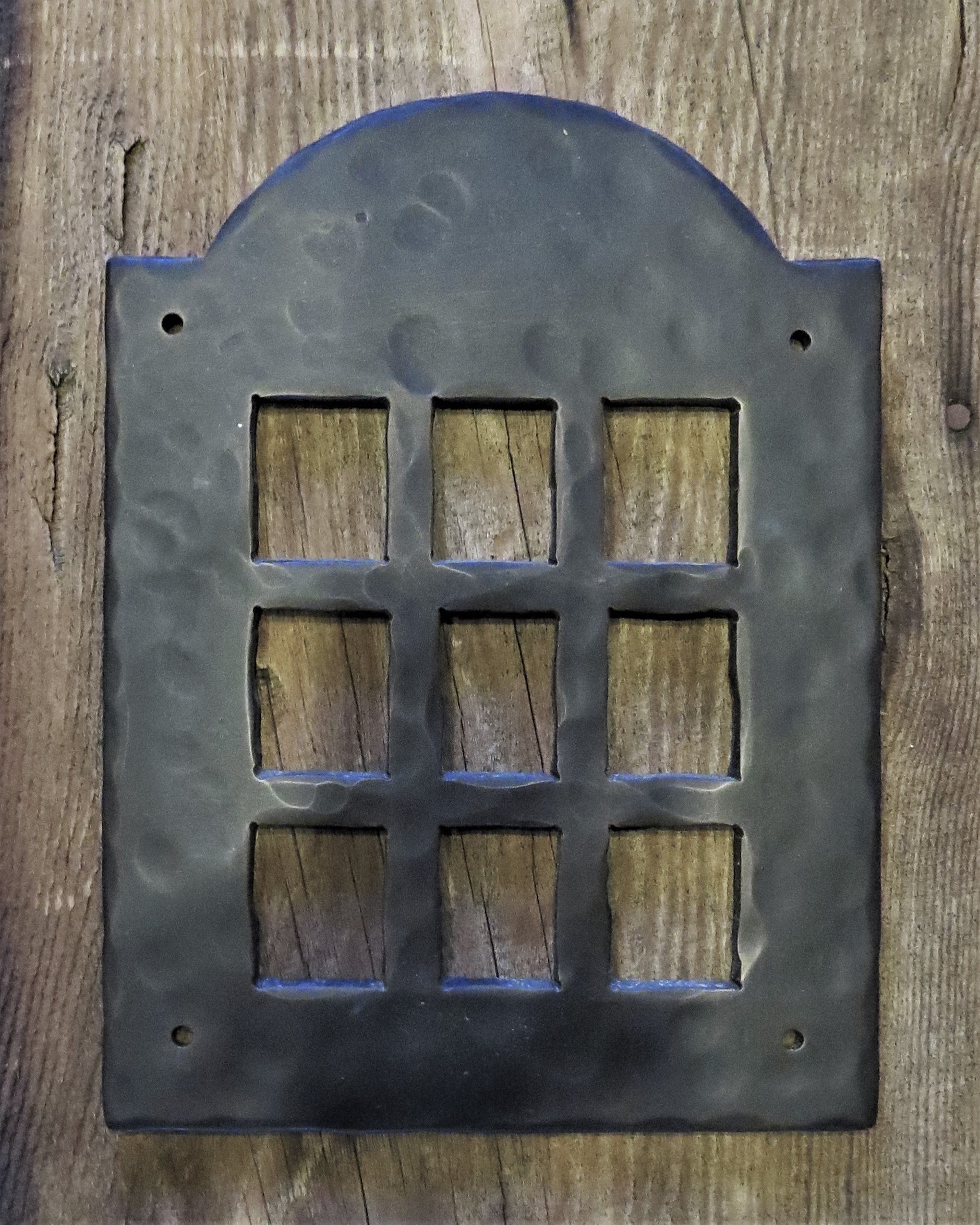 Colonial Iron Speakeasy Grill