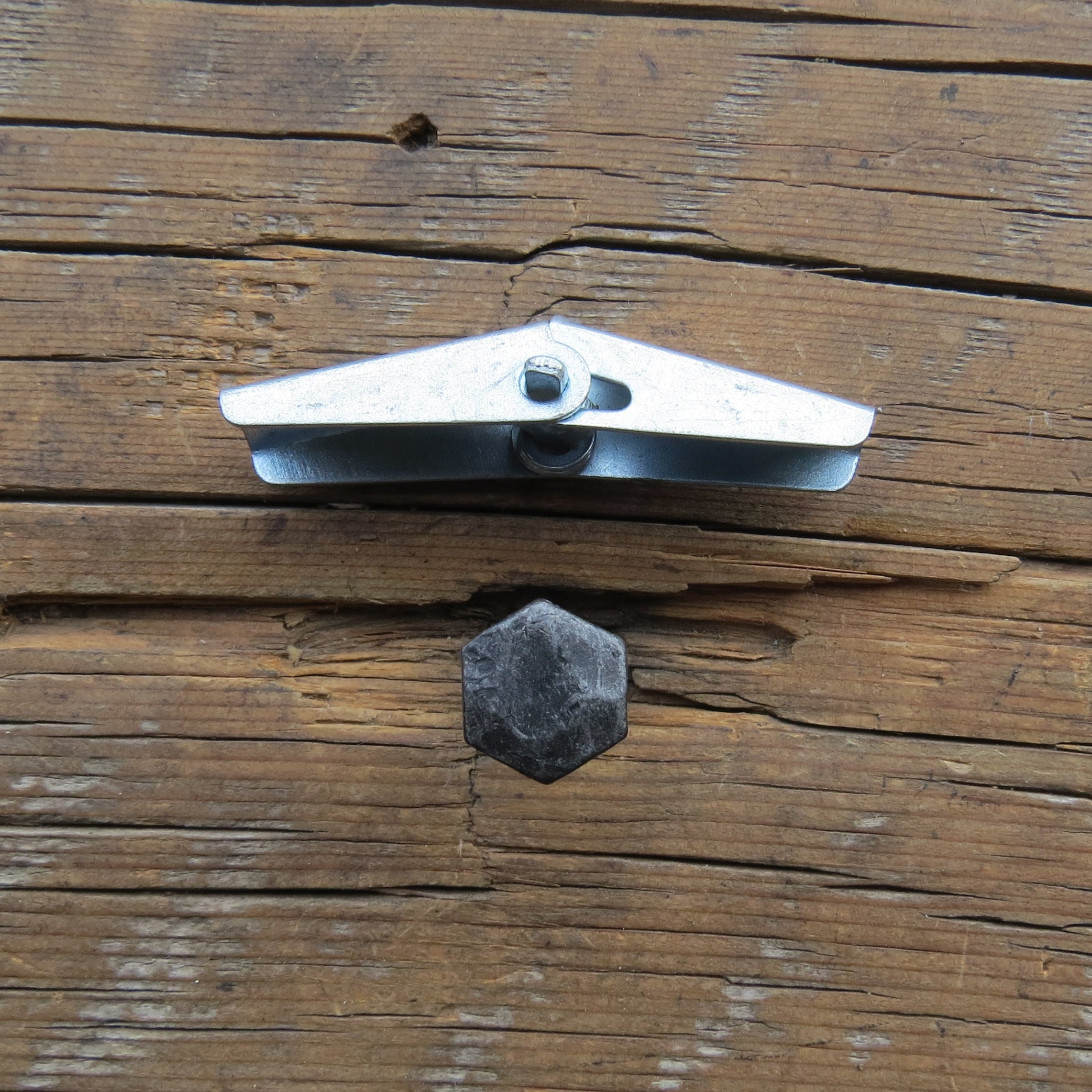 1/4" Hammered Hex Head Toggle Bolt