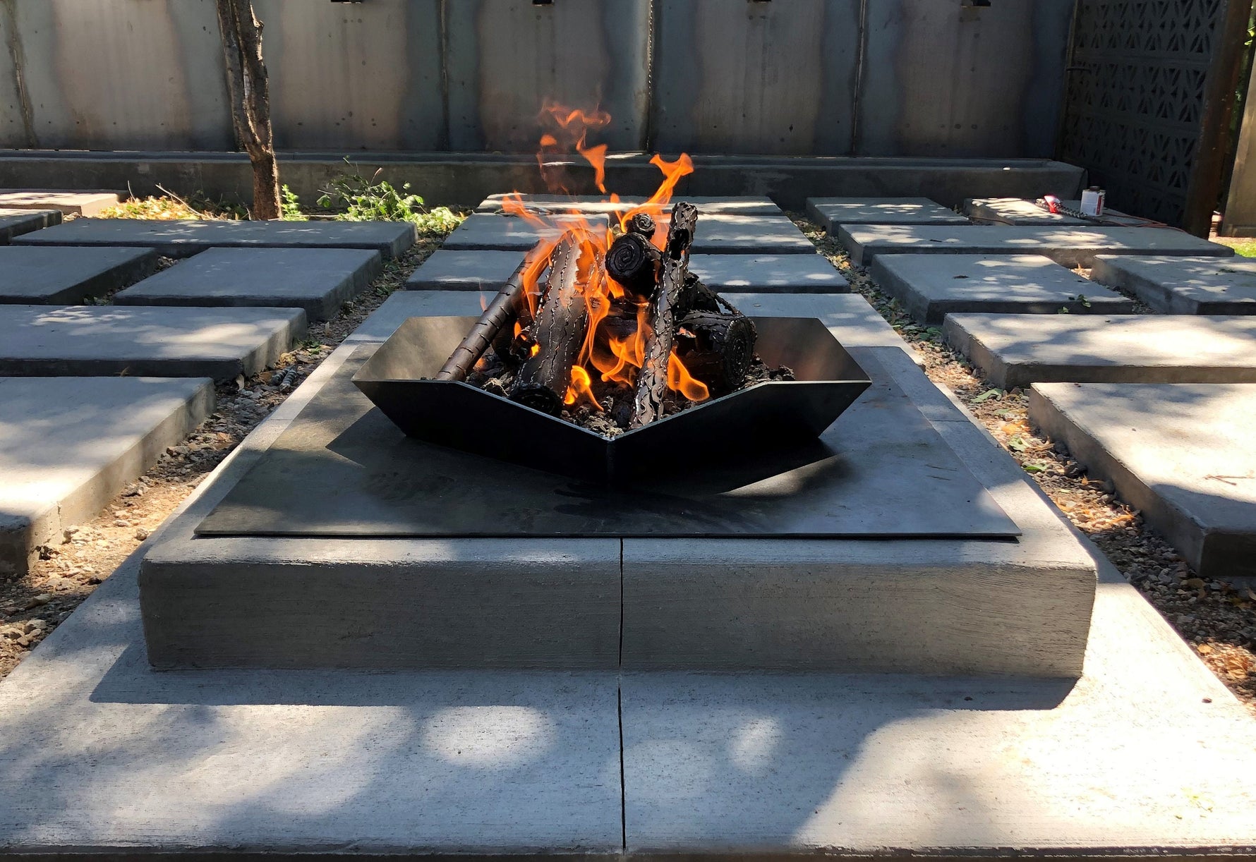 Metal Fire Pit Pinecone Firewood & Fuel Home Accessary