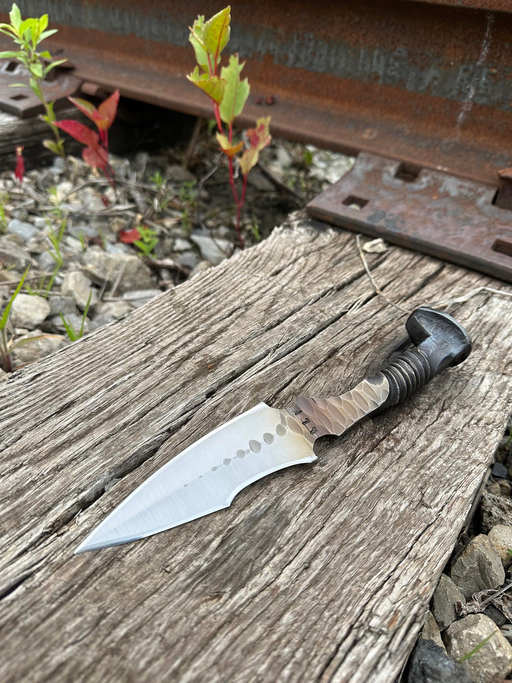 Triceratops Railroad Spike Knife Hunting & Survival Knives knife