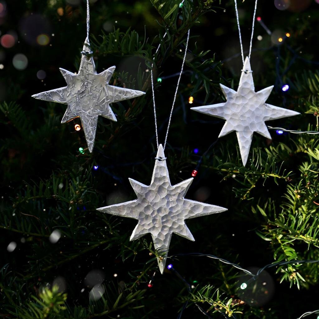 Silver Star Decorations Set of 4, Handmade Hammered Metal Aluminium Star Original Tree Decs and Home Garland and Fireplace Decor UK Hooks