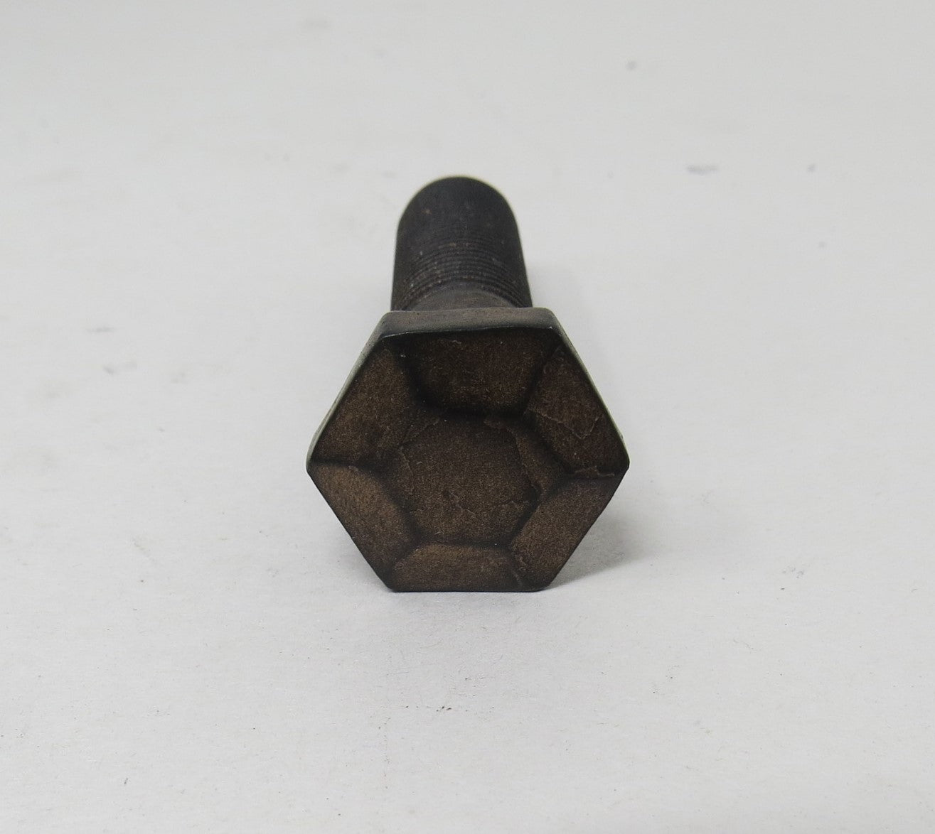 Boulon à tête hexagonale pyramidale de 3/4 po de diamètre